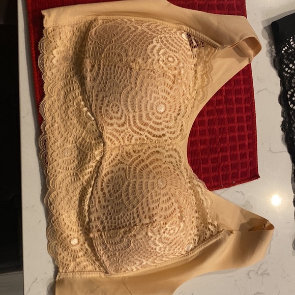 4 bralettes - Picture 4 of 5